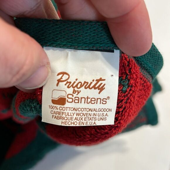 PRIORITY BY SANTEENS NWT Red Green Gold Christmas Joy Bath Towel Decorative - Picture 4 of 5